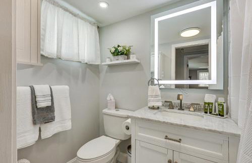 Modern Terryville Cottage with Deck and Lake View! - Foto 15