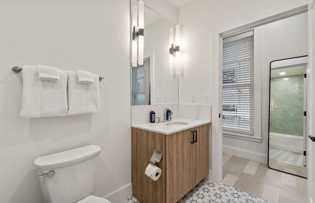 The Continental, powered by Placemakr - Downtown - Market Square - Photo 70