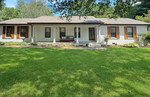 3 Bedrooms 8 Guests Modern Ranch Retreat on Half Acre - Foto 16
