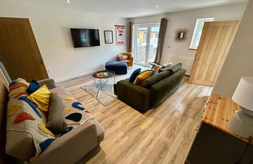 Otters Halt & Mouse Hole - Sleeps 12, Pet Friendly - Photo 1