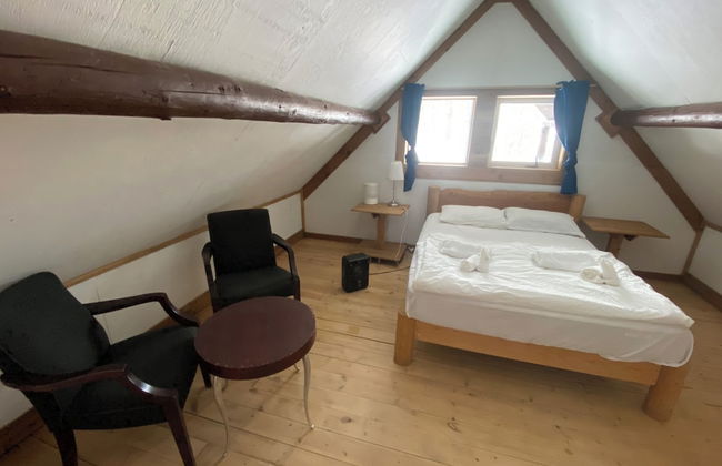 Rustic Beaverfoot Lodge Basic Cabin - Photo 9