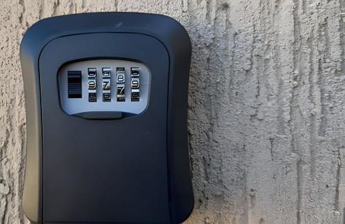 Casa Amarela Itaúna 4min da Praia que ocorre o WSL, 1min da pista de skate do LS, pracinha com parque infantil, quadra de futebol, tudo isso a 1 min da duplex, perto do comércio, wi-fi super rápido, estacionamento gratuito, monitoramento 24hrs - Foto 7