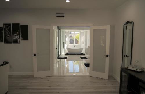 Sleek 7BR Exquisite Estate Resort Pool, Sauna, Spa 6500 SQF - Foto 57