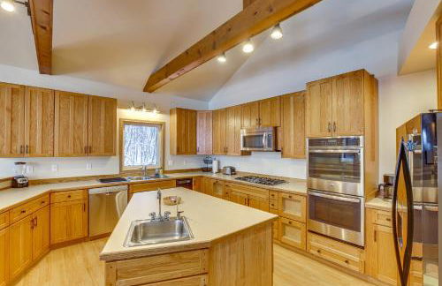 Wasilla Spruce Moose Cabin Lakefront and Hot Tub! - Foto 7