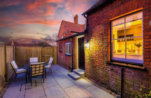 Unique 4 Bed Home in The Windsor Tapestries by Casa by Grace - Sleeps 7-9, Private Hot Tub Hire, Free Parking, Dog Friendly, Legoland, Windsor Castle - Foto 40