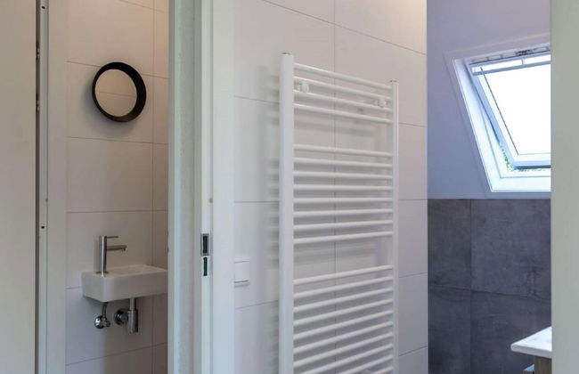 Carefully Furnished House with Bath near Mookerplas - Photo 8