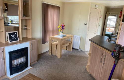 6 berth caravan hire close to Fantasy Island - Foto 5