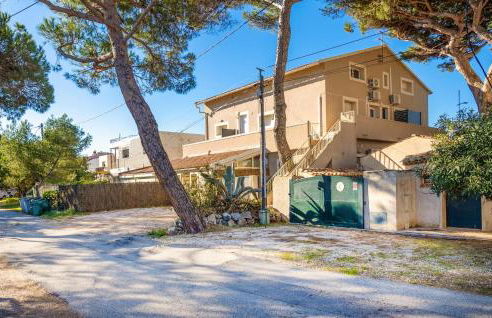 Awesome Apartment In Hyères With Wifi - Foto 1