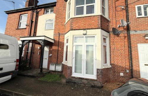 Spacious 1 Bed Flat - Free Parking - Quiet Area - Photo 15