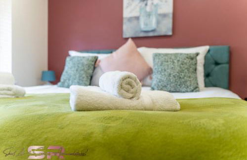 Comfortable 1-Bed House, Sleeps 4, Fast Wi-Fi with Private Garden and Free Parking - Foto 24