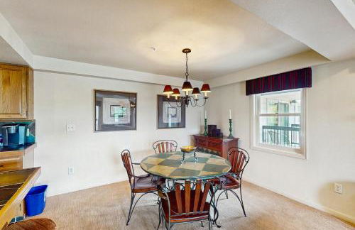 Torian Plum Condominiums - Foto 30