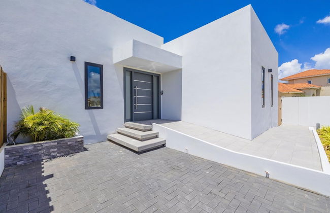 Brand NEW 3BR w Private Pool Walk to Palm Beach - Photo 12