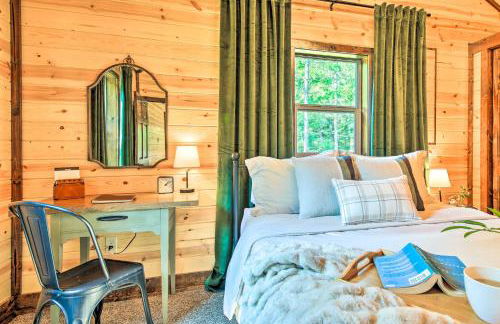 Rustic-Chic Woodland Hideaway with Hot Tub! - Foto 12