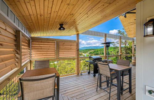 TN Whiskey Cabin- Lake and Mtn Views- Covered Deck- Game Room- Pool Table- Pets - Foto 48