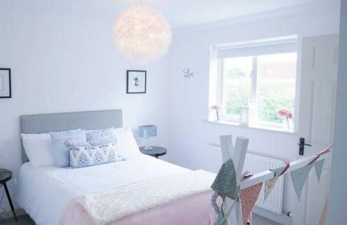 The Croft a lovely town house in the centre of Holt with free PARKING for two cars - Photo 11