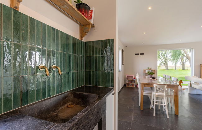 Peaceful Villa With Pond - Photo 7