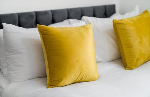 Stylish 3-Bed Home - 5 min walk to ExCeL - Free Parking - Near O2 & Canary Wharf - Photo 32