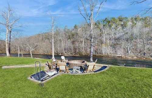 Pool and Riverfront! Couples Retreat in Smoky Mtns - Foto 14