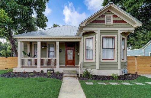 Downtown home with enclosed backyard, deck, streaming, washer/dryer, central AC - Foto 38