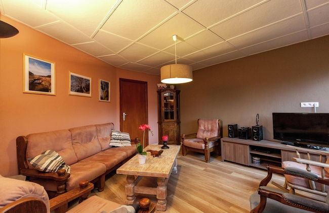 Tranquil Holiday Home With Private Garden - Photo 18