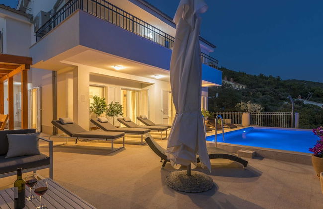 Villa in Cres With Sea Views & Pool - Foto 25
