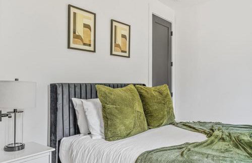 Modern 4BR Retreat in Uptown! - Foto 23