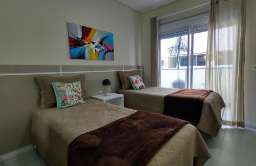 Mariscal, 03 dormitórios, 80m do mar, com piscina - Foto 10