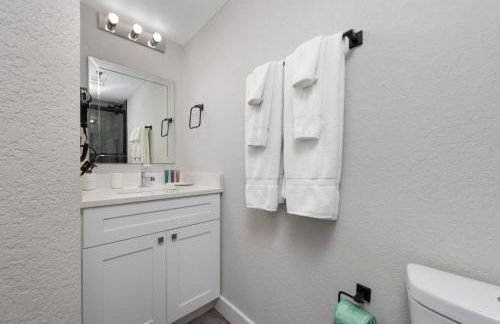 2 Suites at The Enclave Near Universal - Foto 15