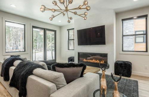 New Luxury 4BR /3BA Obsidian Reserve #110 – Hot Tub, 2-Car Garage, Pool Table, Mount Views! - Foto 3