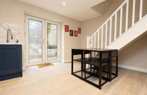 Perfect Booking 2 Bed Home in Merthyr Tydfil - Photo 5