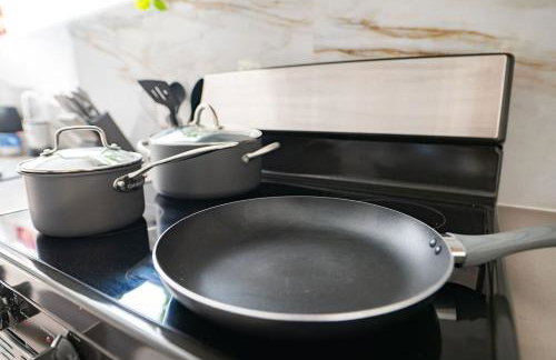 Stylish Downtown Apt - Workspace - Games - Parking - Foto 10