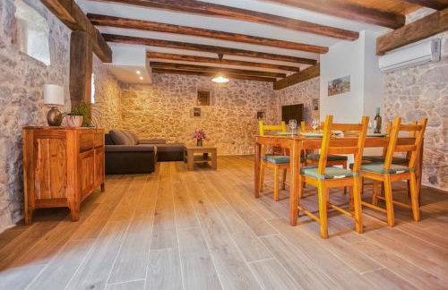 Heritage House Vrime - stone house with heated pool - Photo 25