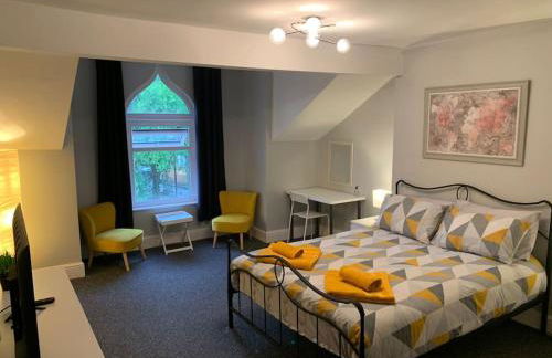 Fantastic Large 2 X Bedroom Flat, Free Parking - Photo 6