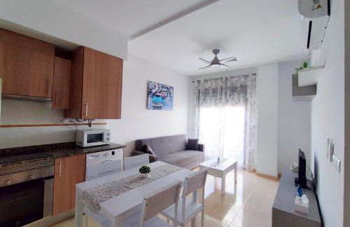Apartamento con patio, piscina y parking privado - Photo 4