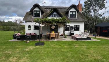 Beautiful Thatched Cottage Windsor Ascot Bracknell - Foto 2, Garden