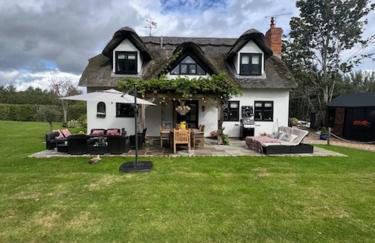 Beautiful Thatched Cottage Windsor Ascot Bracknell - Photo 2