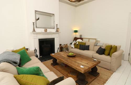 Perfect Retreat in Luxury & Historical Manor House - Photo 4