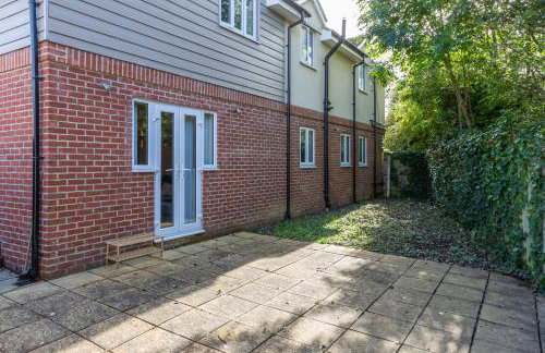 The Vogue Stay, 3 Bedrooms, 2 bathrooms, Ideal for JR & Oxford Hospitals, FREE CarPark, Conveniently located for Ring Road access, 2 miles from Oxford City Centre easy car & bus route - Foto 14