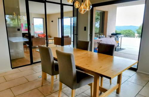 Villa La Voile au Vent - Sur les collines de la Cadière d'Azur - Villa spacieuse, 4 chambres, climatisée avec piscine à débordement, Vue mer et collines - Foto 10