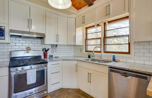 Cedar Lake Retreat with Boathouse and Dock! - Foto 11