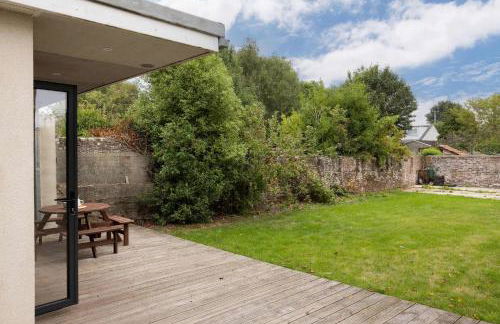 Spacious 4-Bed Near City & Sea - Foto 35