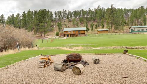 Hill City Log Cabin Along Newton Creek! - Foto 3