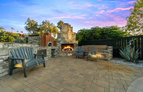 Entire Private Home with 5 Bedrooms 4 Bathrooms 3000 Sq ft Villa, Pool, Hot Tub, Nature, Garage, Winery, Available Now - Foto 48