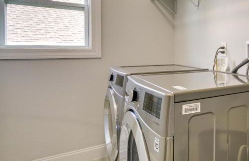 Sleek Long Branch Vacation Rental with Pool and Patio! - Foto 23