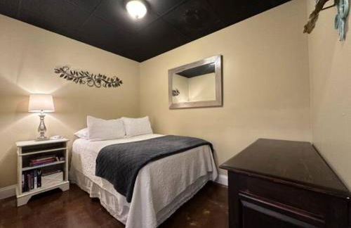 Haven at Hazel~Downtown Bungalow - Foto 12