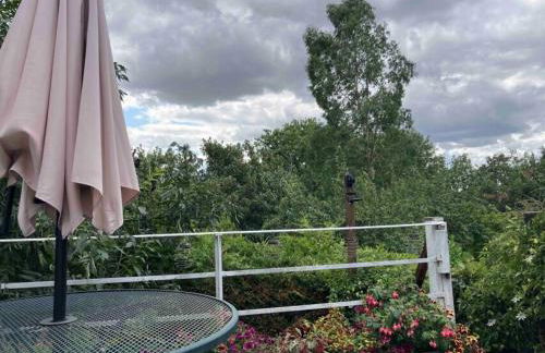 Entire 1bed Studio With Ensuite, Balcony & Parking - Foto 16