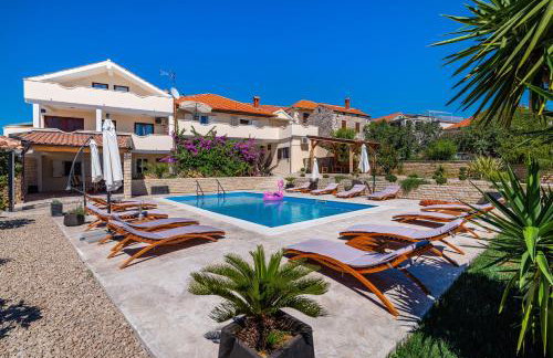 Merita Apartments with Pool - Photo 48