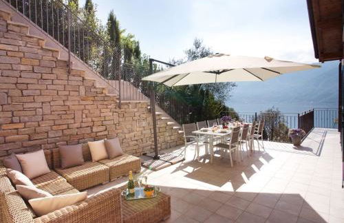 State of the art home suite with 180 degree panoramic lake view, pool and spa sleeping up to 10 guests by Italian Apartments - Foto 6