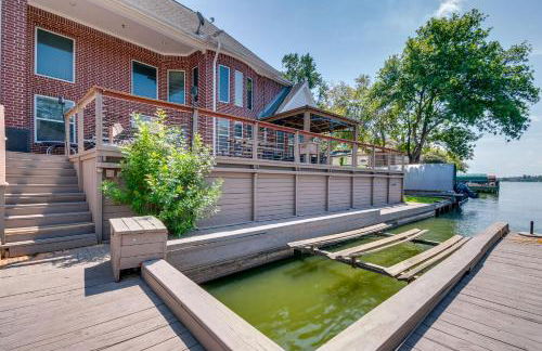 Beautiful Montgomery Home with Lakefront Deck! - Foto 2