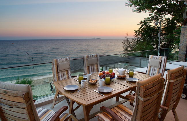 Infinity Beach House - Photo 16